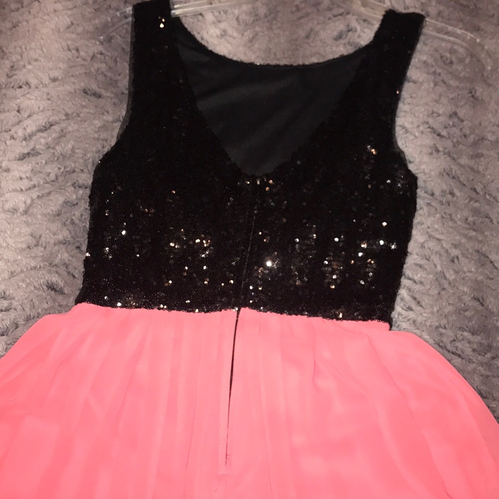 👗 - Picture 4 of 4